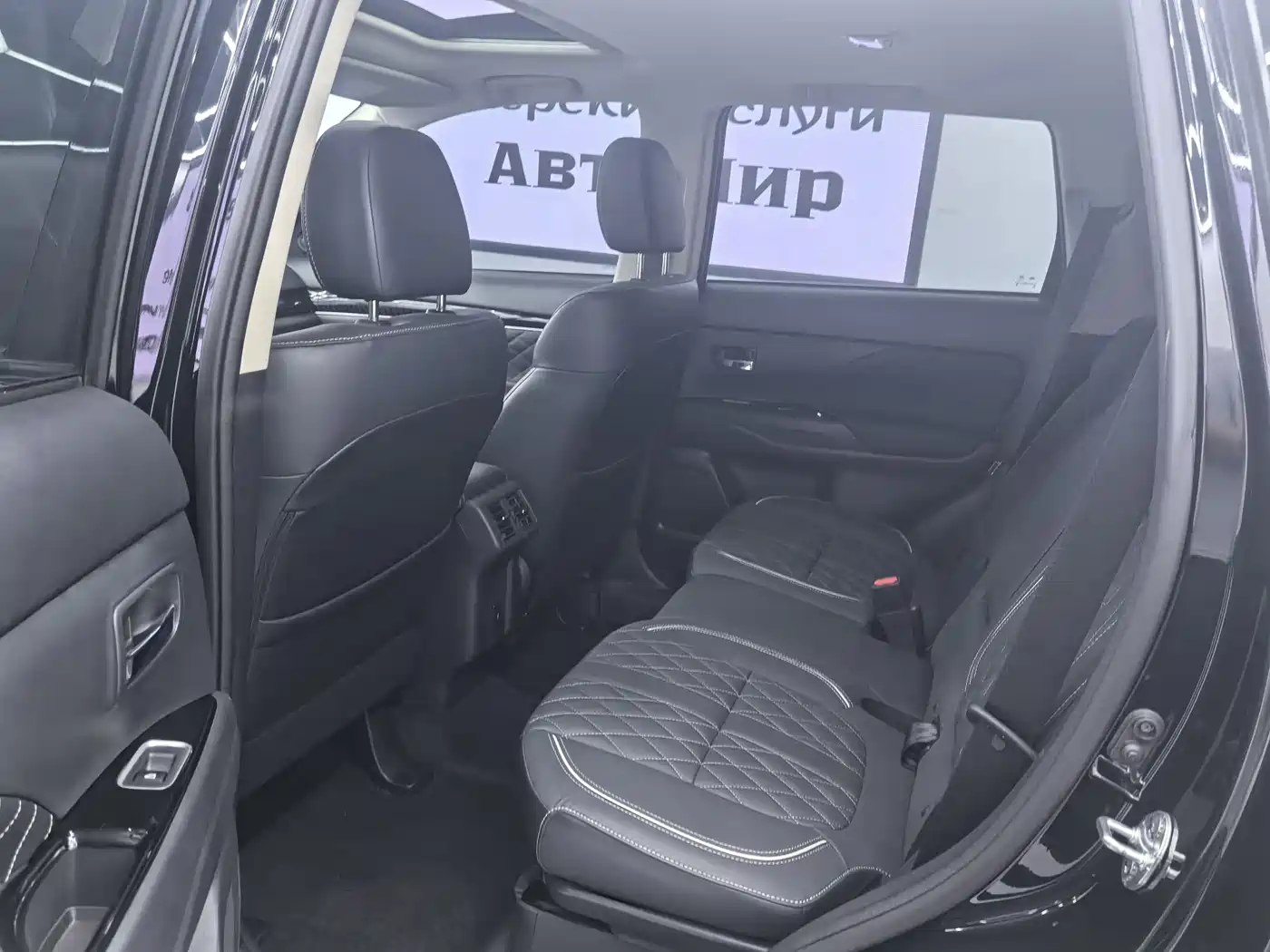 Mitsubishi Outlander 2021 Facelift 2.0L 2WD Premium Edition 5-Seater фото 5