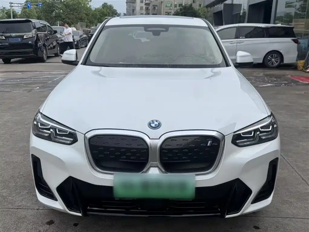 BMW iX3 2022 Facelift Leading Model фото 10