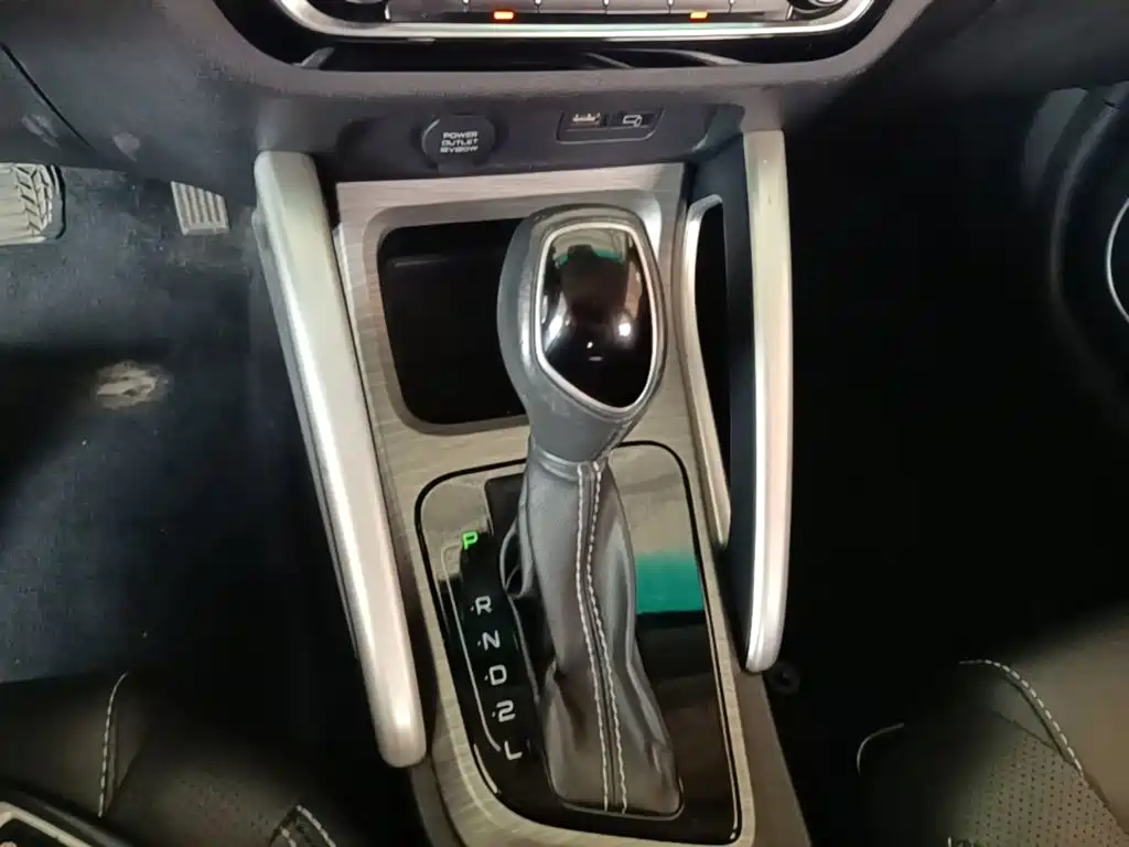 Фото 14 - Geely Vision X3