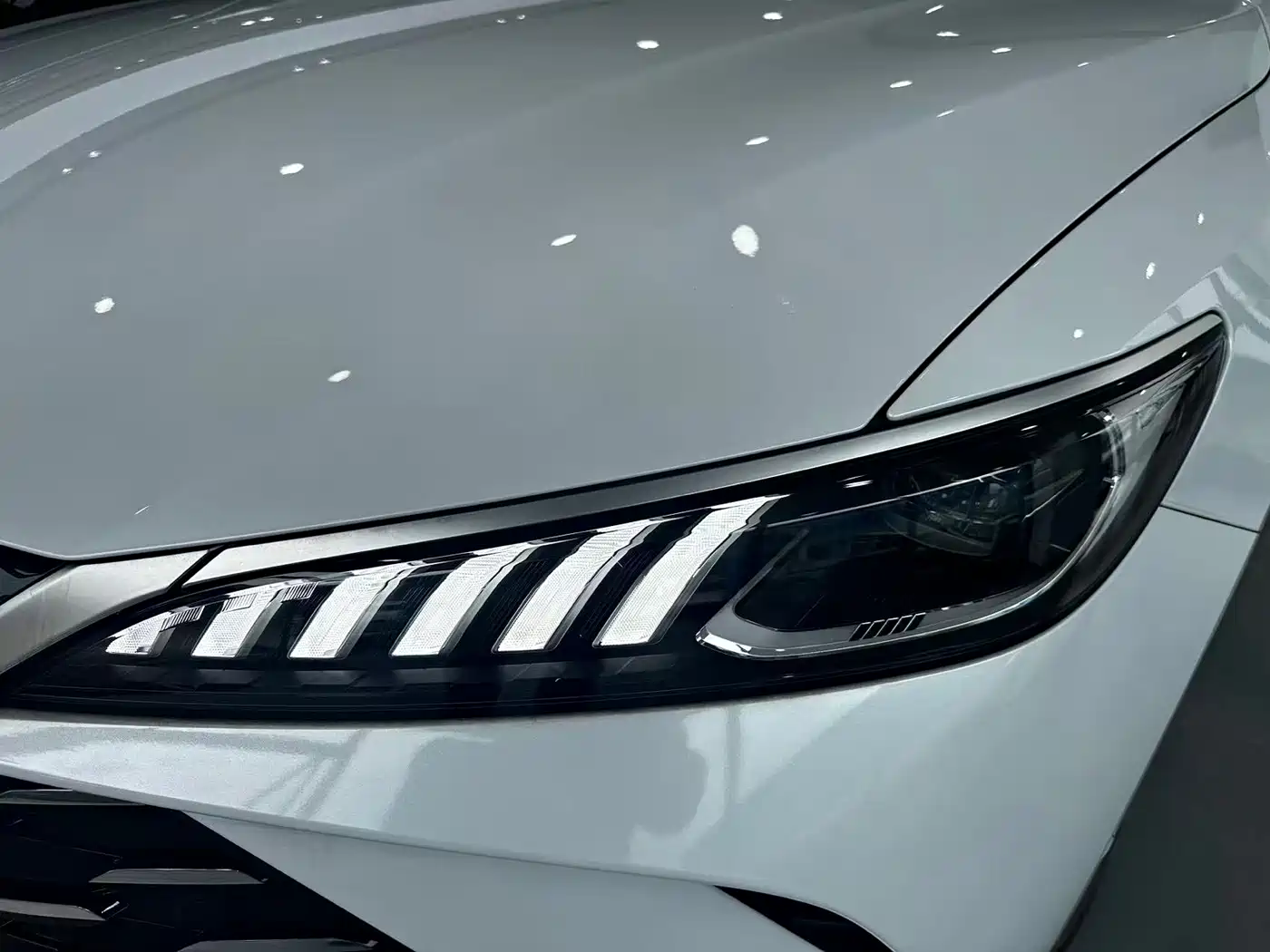 BYD Qin PLUS 2025 DM-i Smart Drive Edition 120KM Surpassing Type фото 4