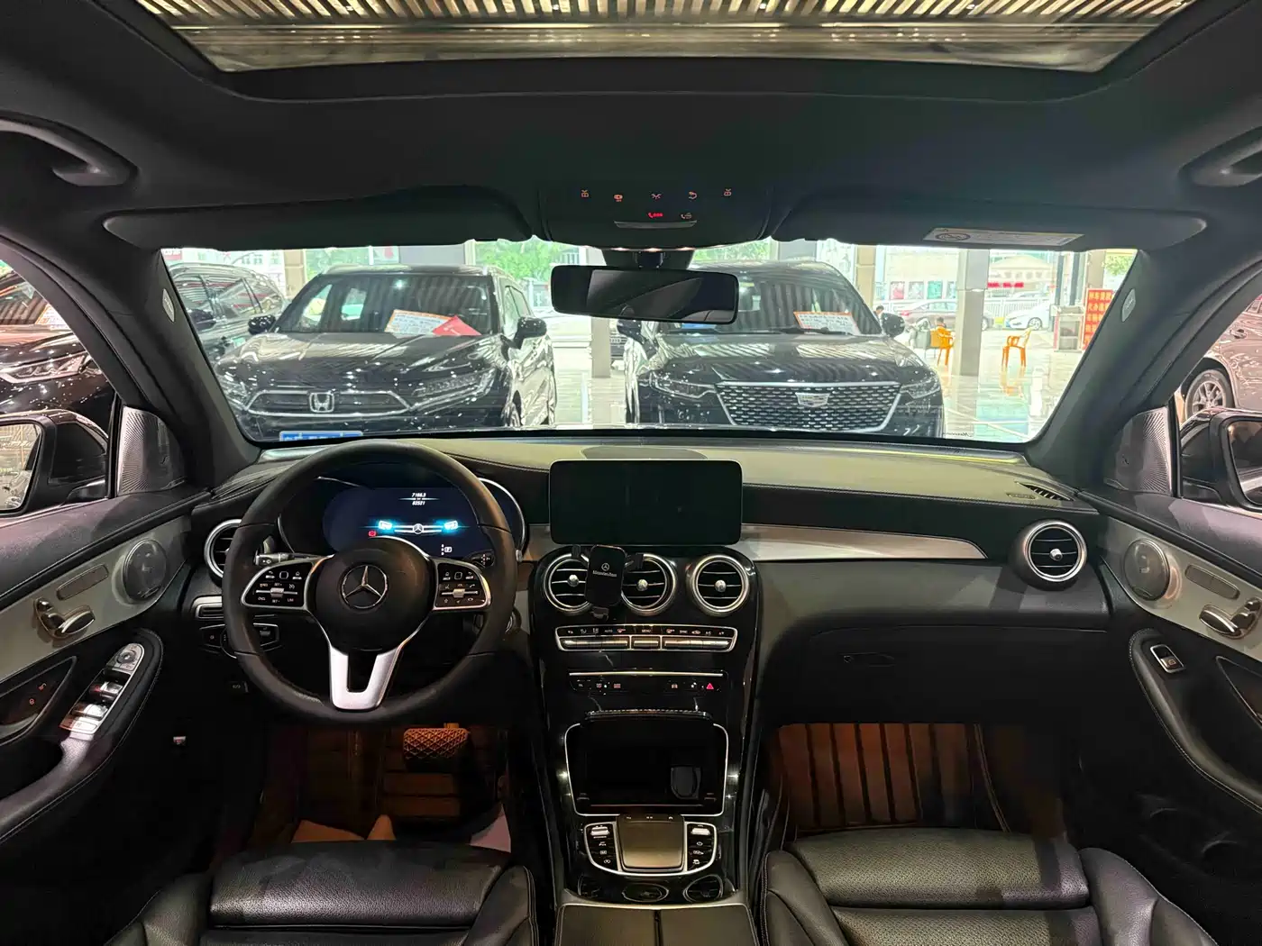 MERCEDES-BENZ GLC