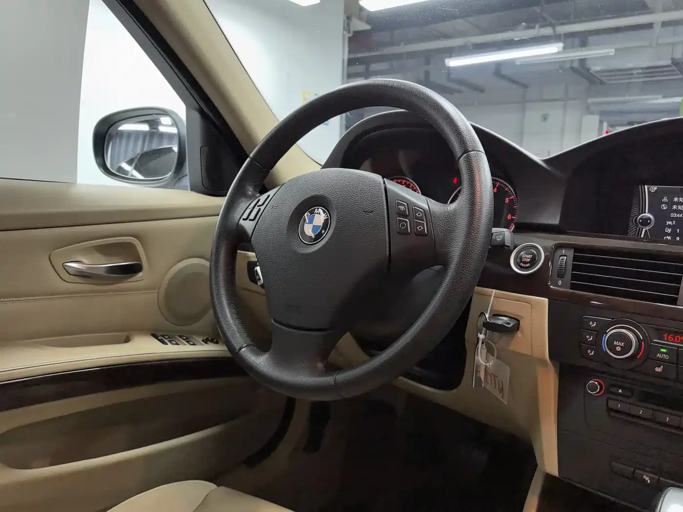 BMW 3 Series (Import) 2010 320i Luxury фото 9