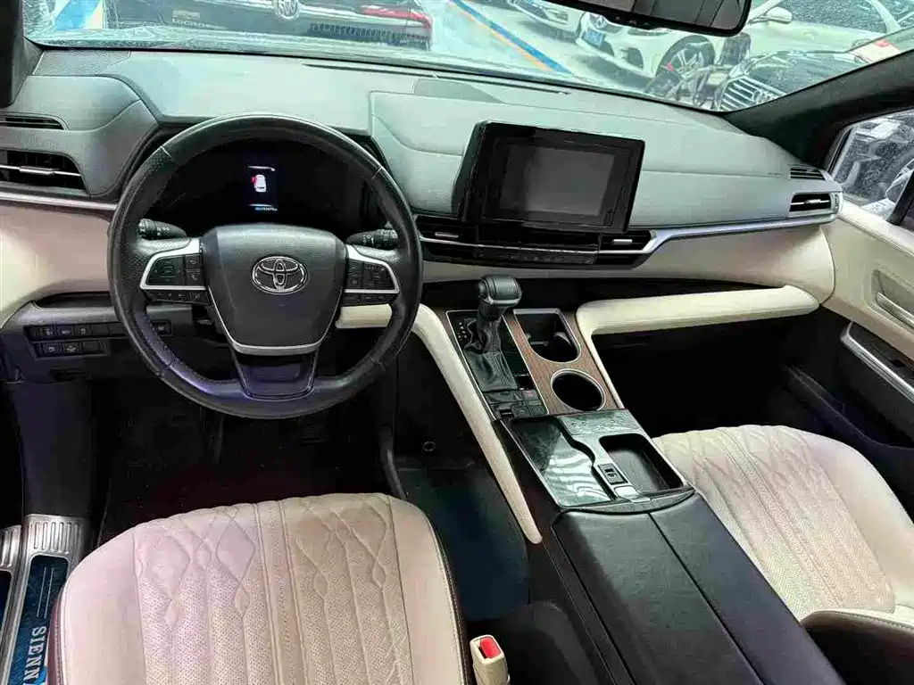 Toyota Sienna 2021 2.5L Hybrid Luxury Edition фото 4