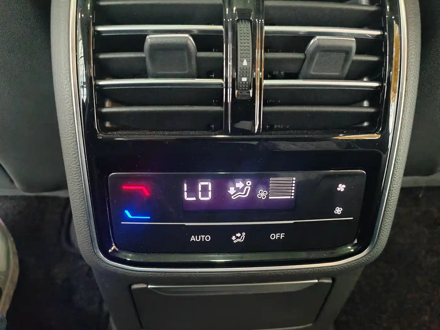 Volkswagen Magotan 2024 2 Million Units Public Sharing Edition 330TSI DSG Luxury фото 12