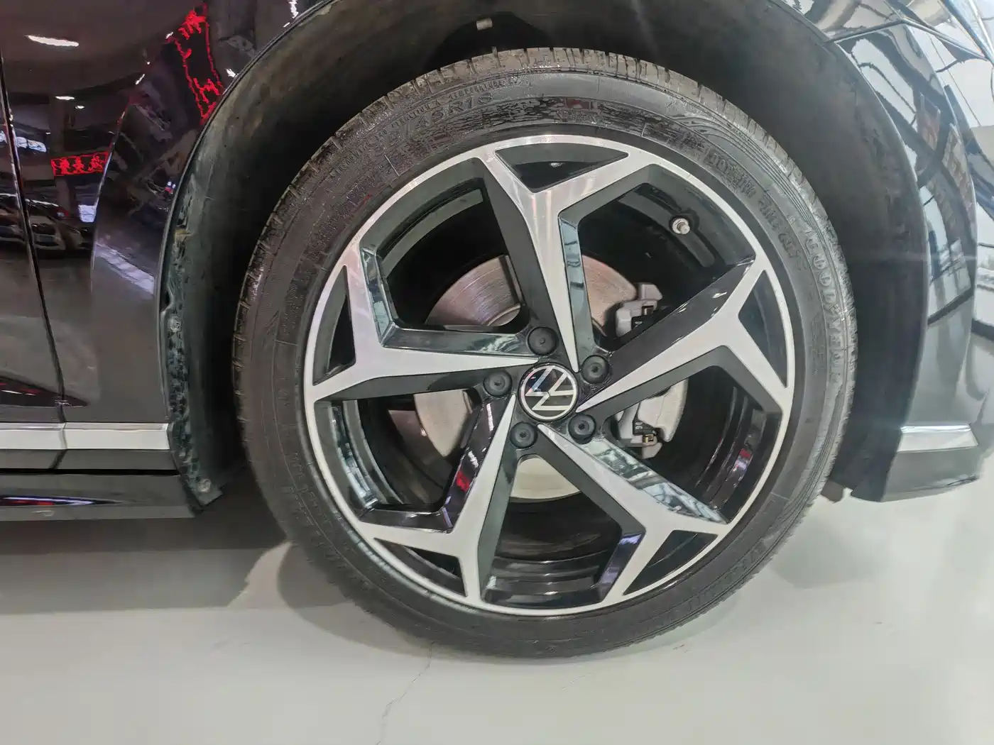 Volkswagen Magotan 2024 2 Million Units Public Sharing Edition 330TSI DSG Luxury фото 28