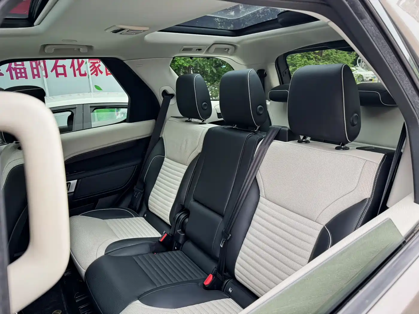 Land Rover Discovery 2021 360PS R-Dynamic HSE фото 12