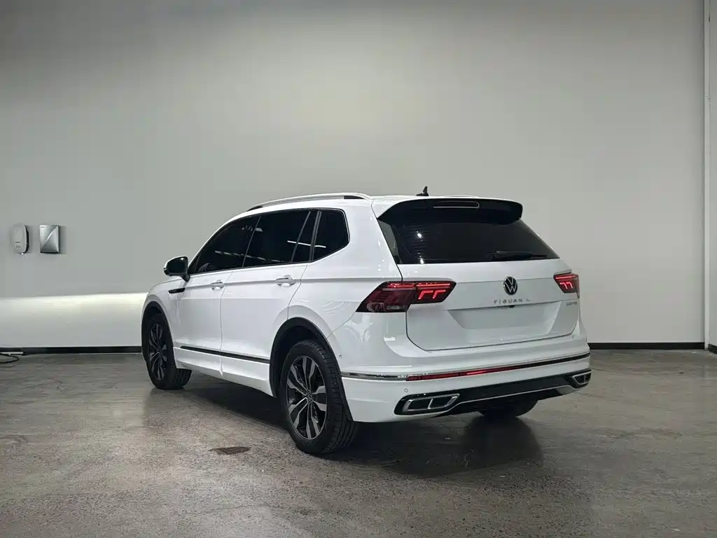 Фото 8 - Volkswagen Tiguan L