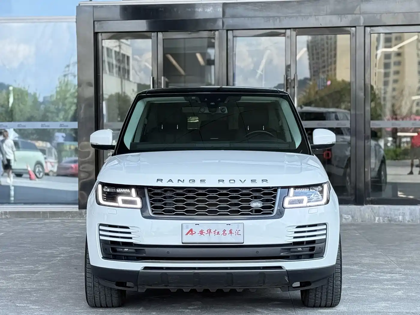 Land Rover Range Rover 2018 3.0 SC V6 Golden Age Edition фото 2