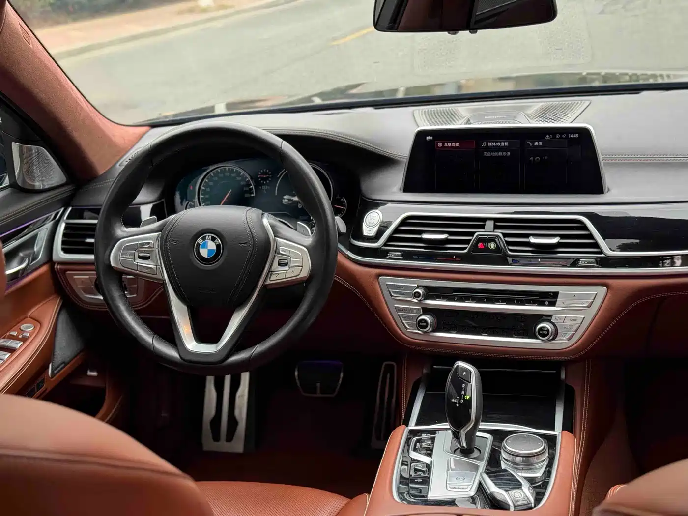 BMW 7 Series 2018 740Li xDrive Premium Type M Sport Package фото 9