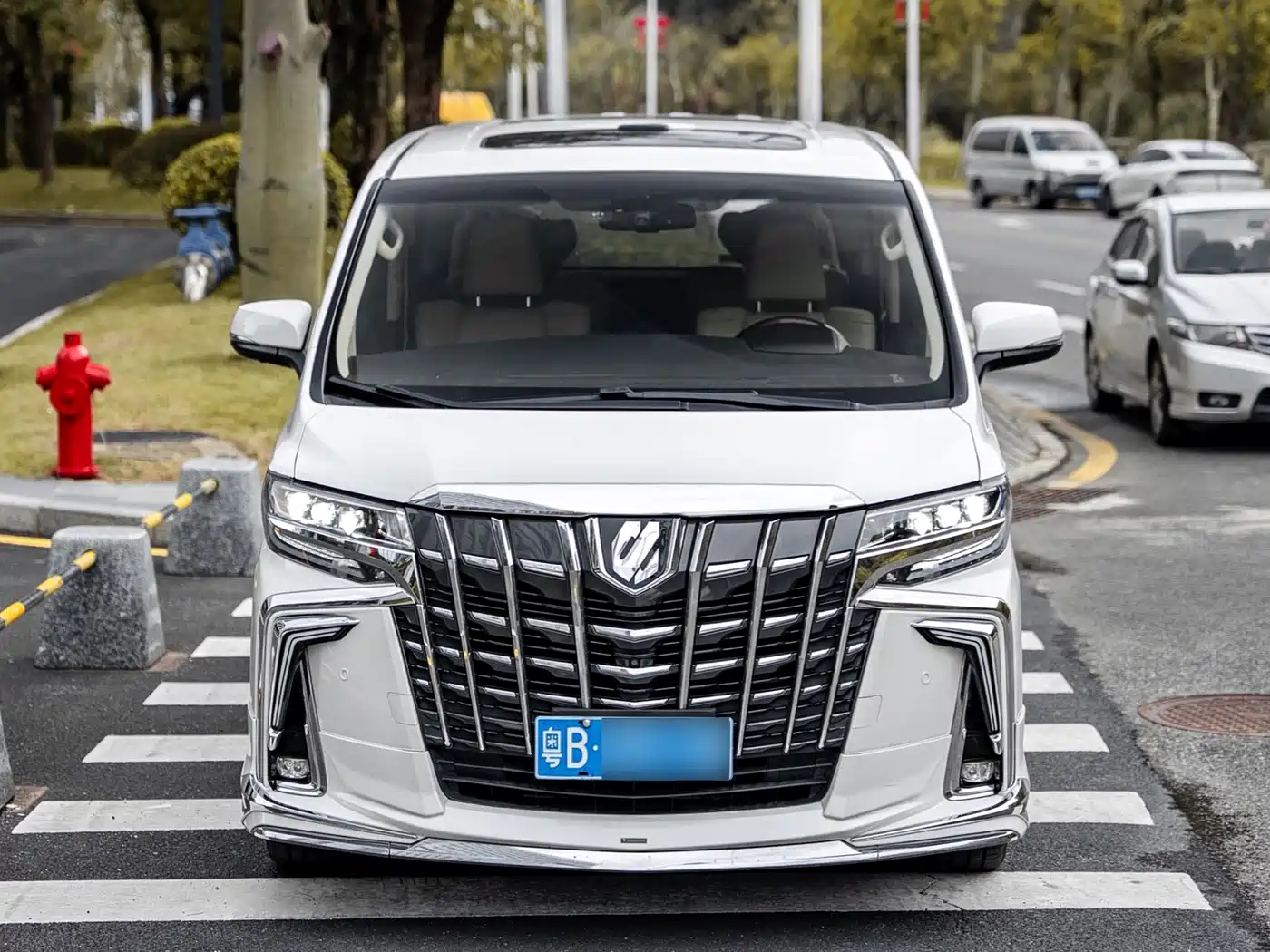 Toyota Alphard 2015 3.5L Luxury Edition фото 2
