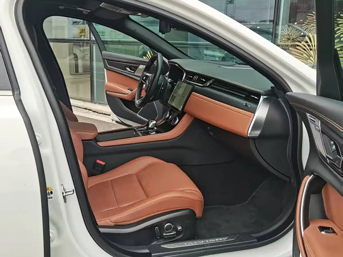 Jaguar XFL 2024 2024 2.0T P300 AWD Flagship Sport Gilded Edition