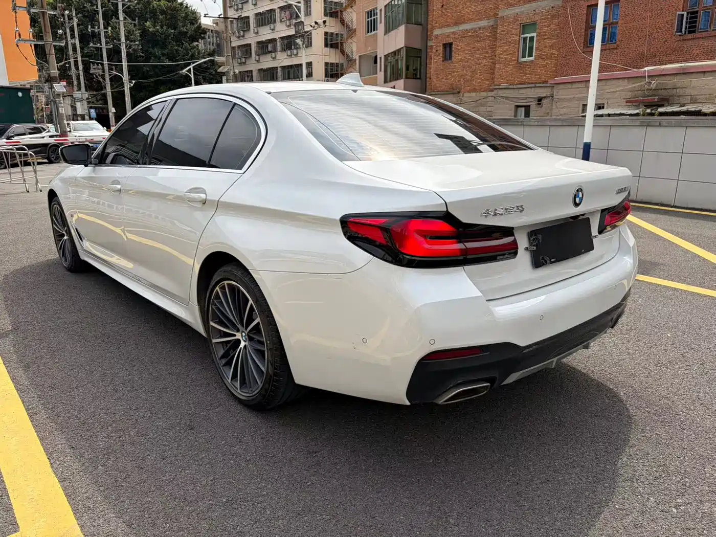 BMW 5 Series 2022 530Li Leading M Sport Package фото 7
