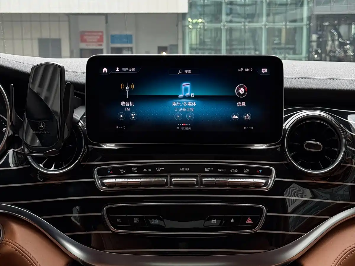 Mercedes-Benz V-Class 2022 V 260 L Long Wheelbase Luxury Edition фото 8