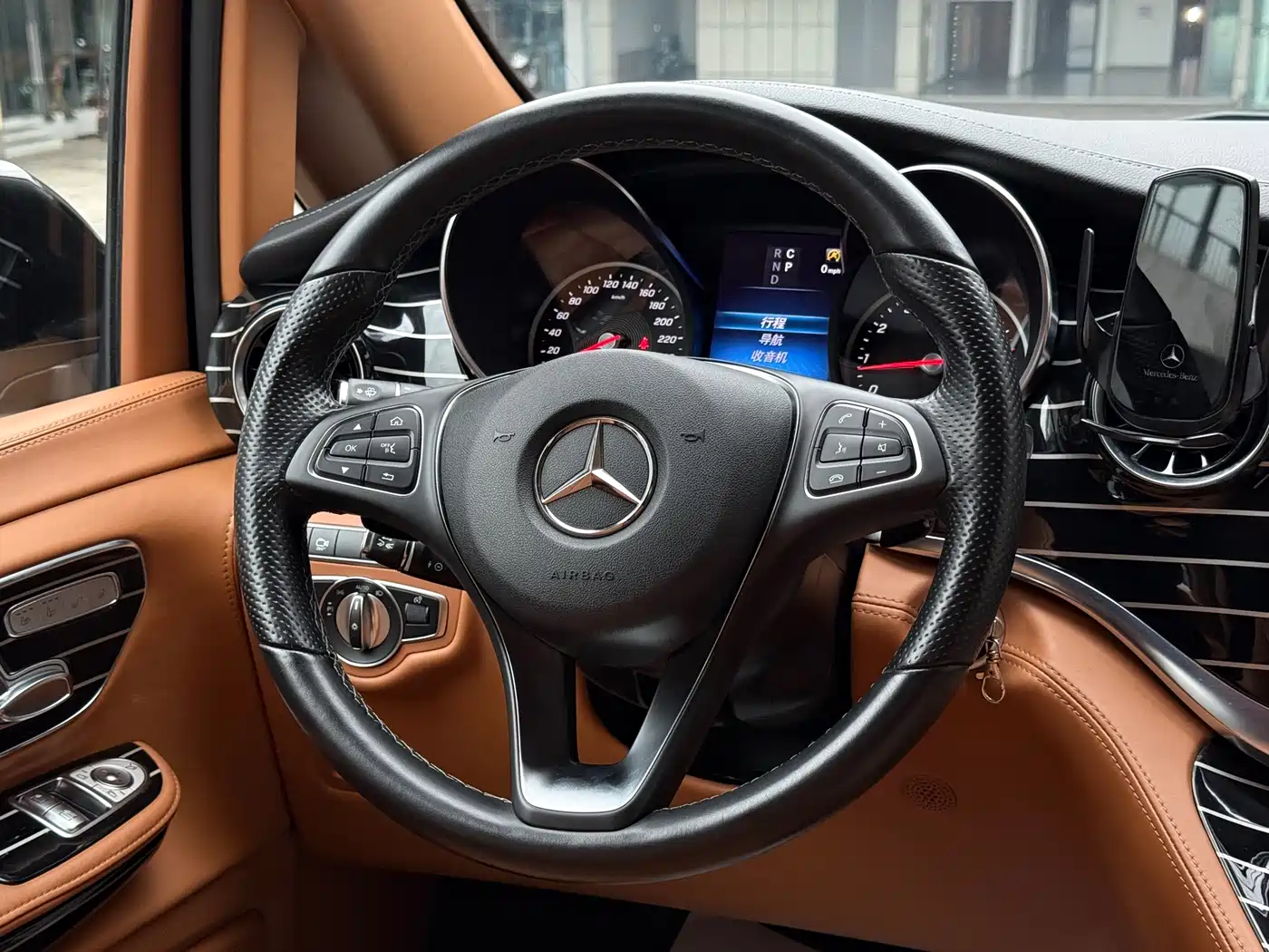 Mercedes-Benz V-Class 2022 V 260 L Long Wheelbase Luxury Edition фото 9