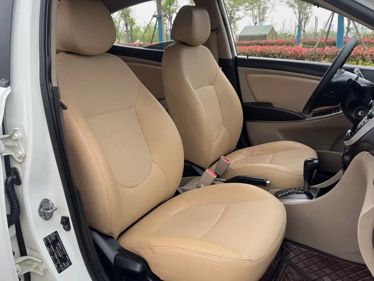 Hyundai Verna 2014 1.4L Automatic Smart GLS фото 9