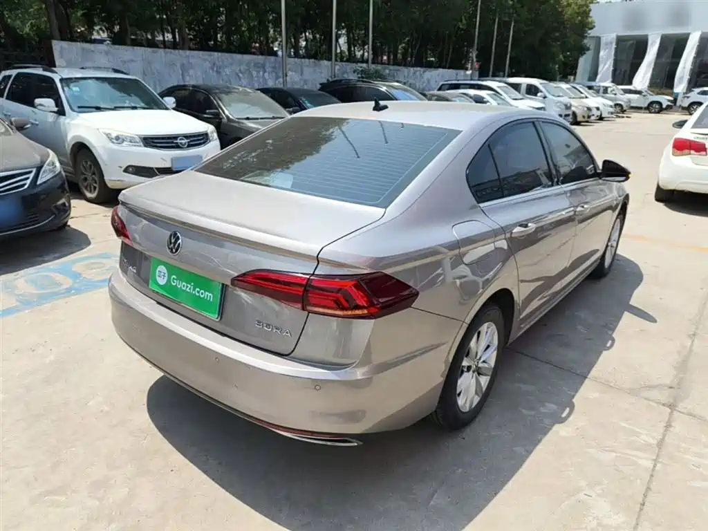 VOLKSWAGEN BORA