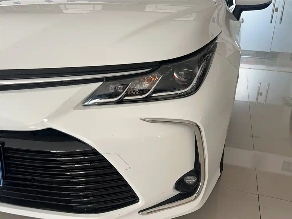 Toyota Corolla 2021 1.2T S-CVT Luxury Edition фото 3