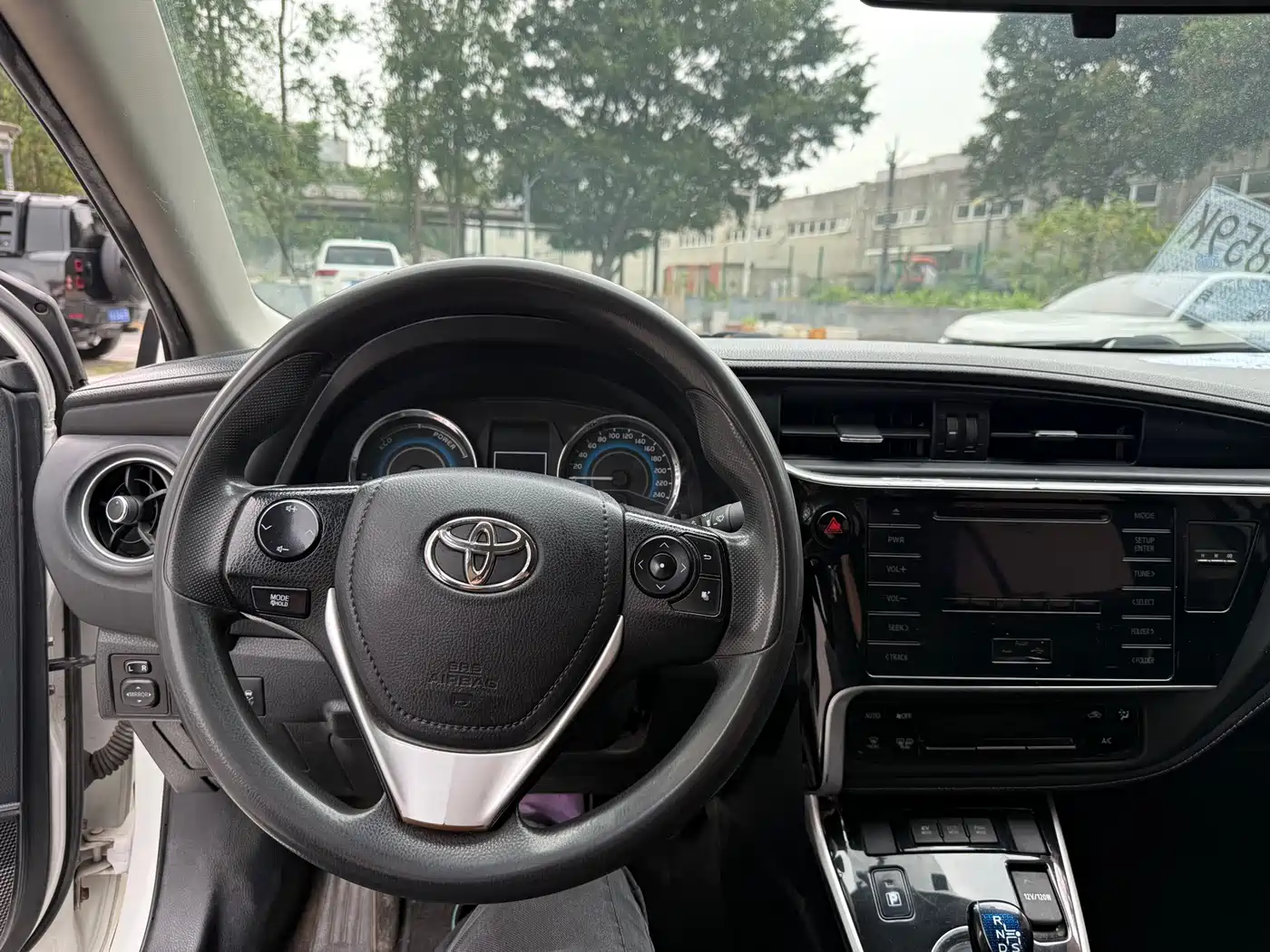 Toyota Corolla 2017 Facelift Hybrid 1.8L E-CVT Pioneer Edition фото 12
