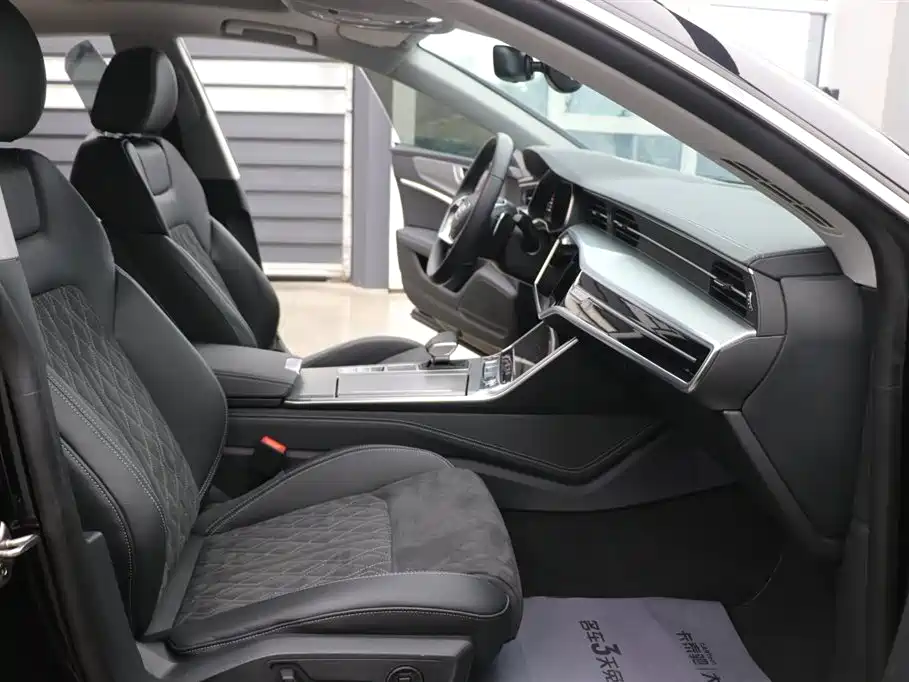 Audi A7L 2024 45 TFSI quattro Premium Luxury фото 24