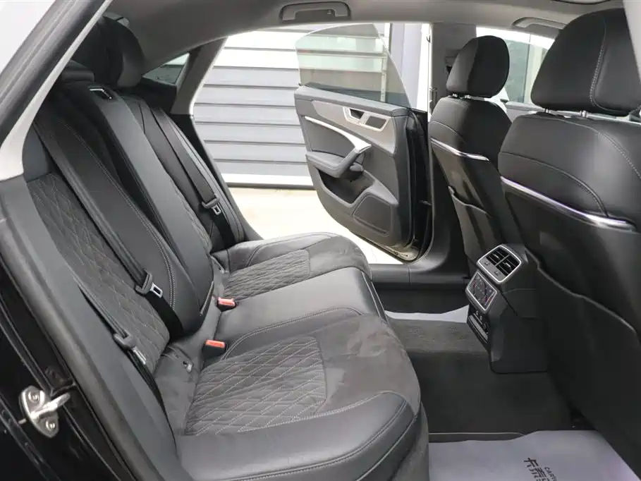 Audi A7L 2024 45 TFSI quattro Premium Luxury фото 25