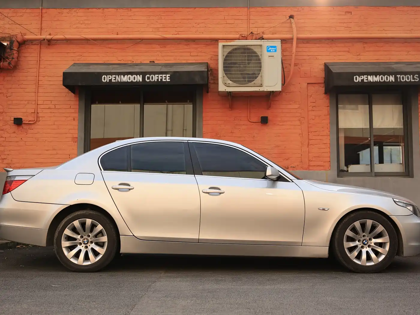 BMW 5 Series (Import) 2004 545i фото 3