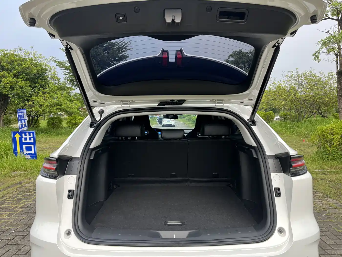 Changan UNI-K 2023 2024 2.0T FWD Global Edition