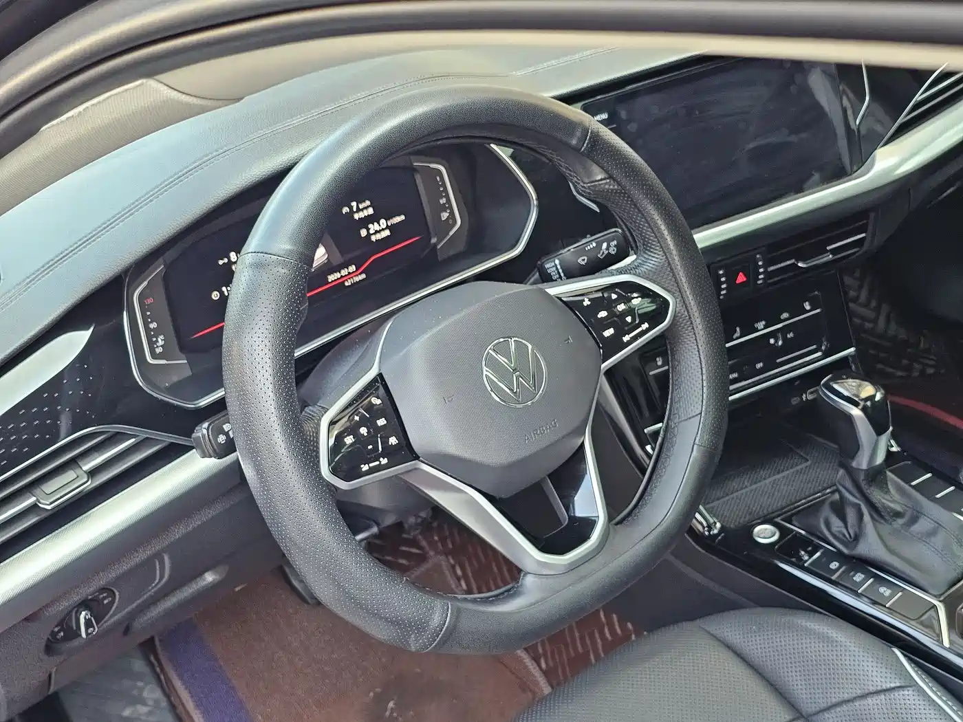 Volkswagen Passat 2022 330TSI Starlight Luxury Edition фото 17