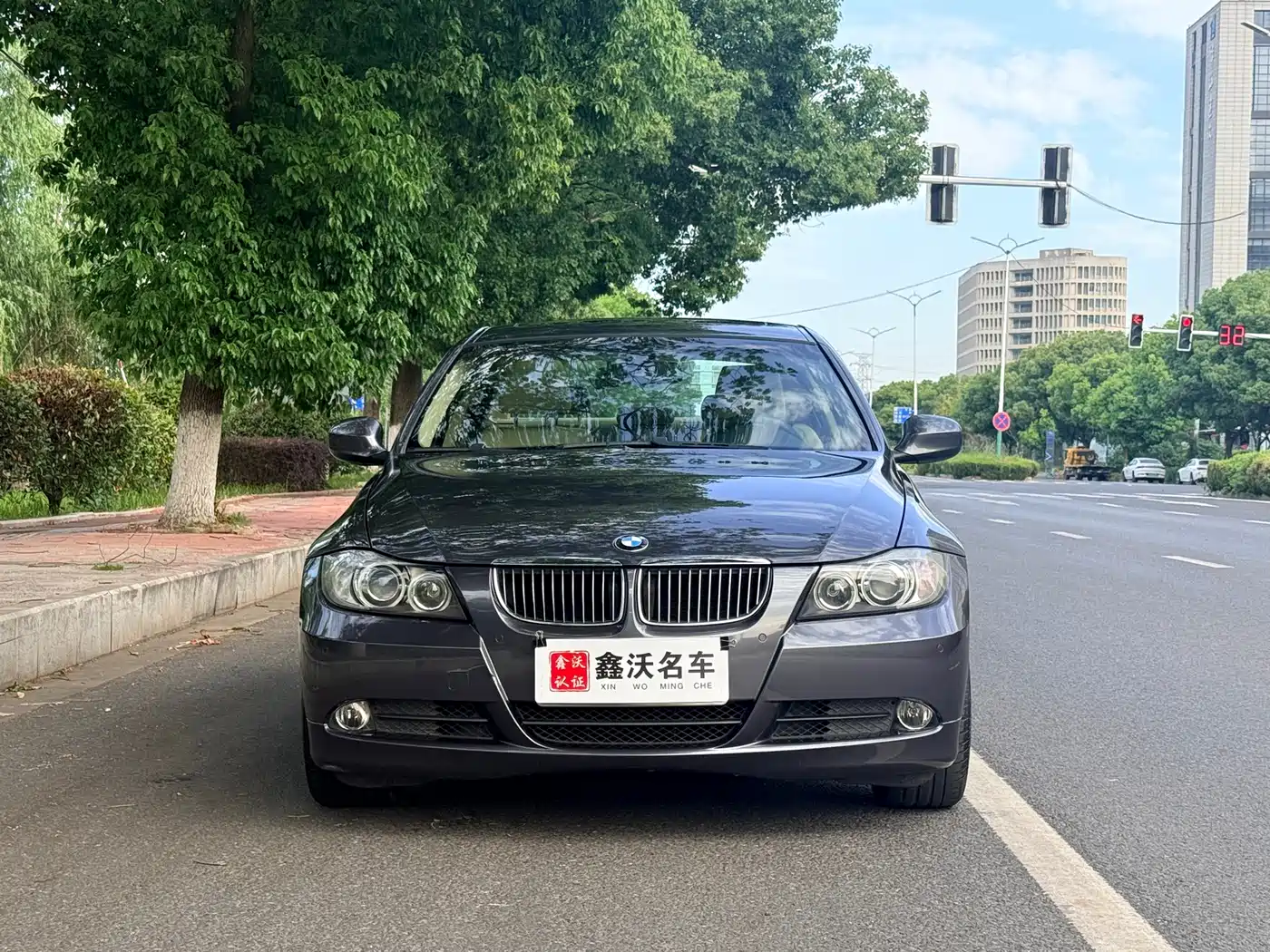 BMW 3 Series 2008 Model 325i Leading фото 2