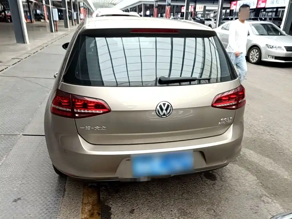 Volkswagen Golf 2017 230TSI Auto Luxury Millionth Anniversary Edition фото 6