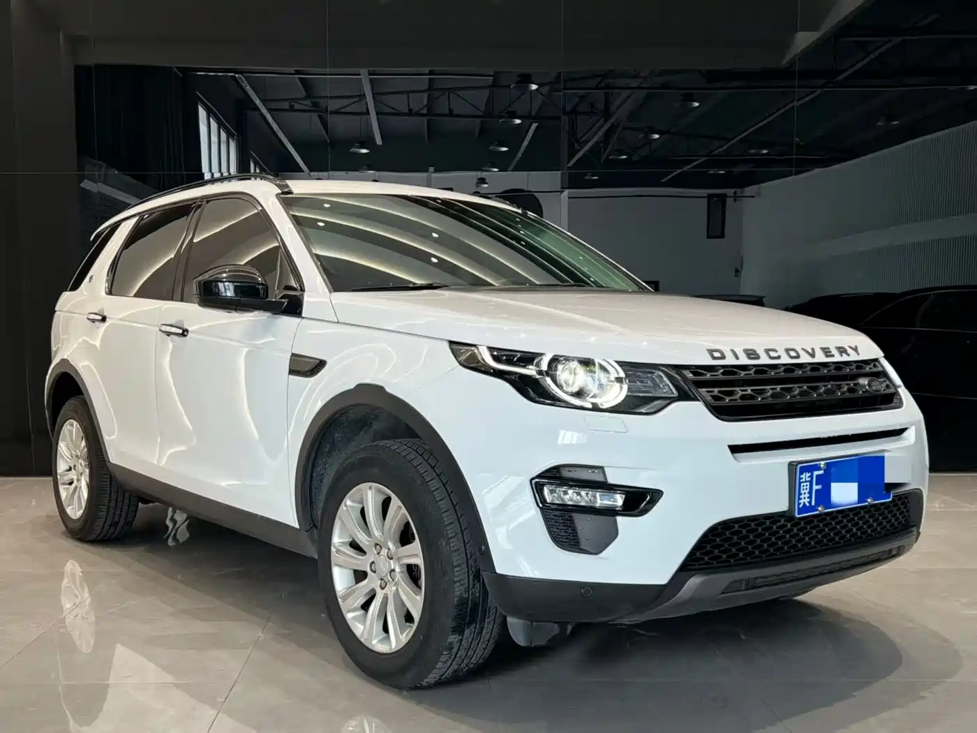 Land Rover Discovery Sport 2018 240PS SE Edition фото 3