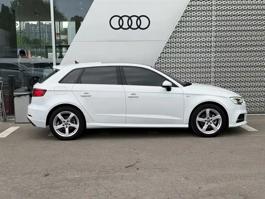 Audi A3 2019 Sportback 35 TFSI Fashion China VI фото 3