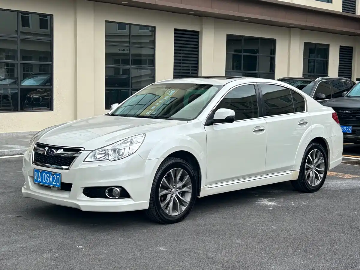 Subaru Legacy 2015 2013 2.5i-X Luxury Navigation Edition