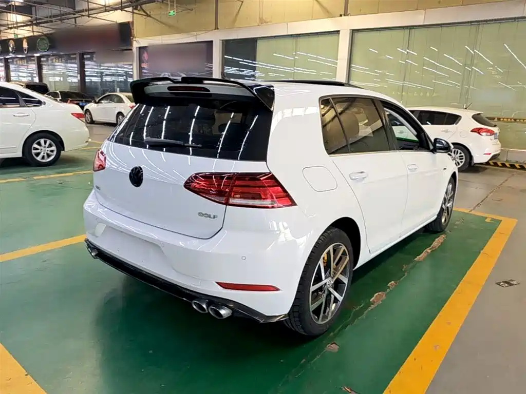 Volkswagen Golf 2020 Beloved Edition 200TSI DSG Comfort Progressive фото 7