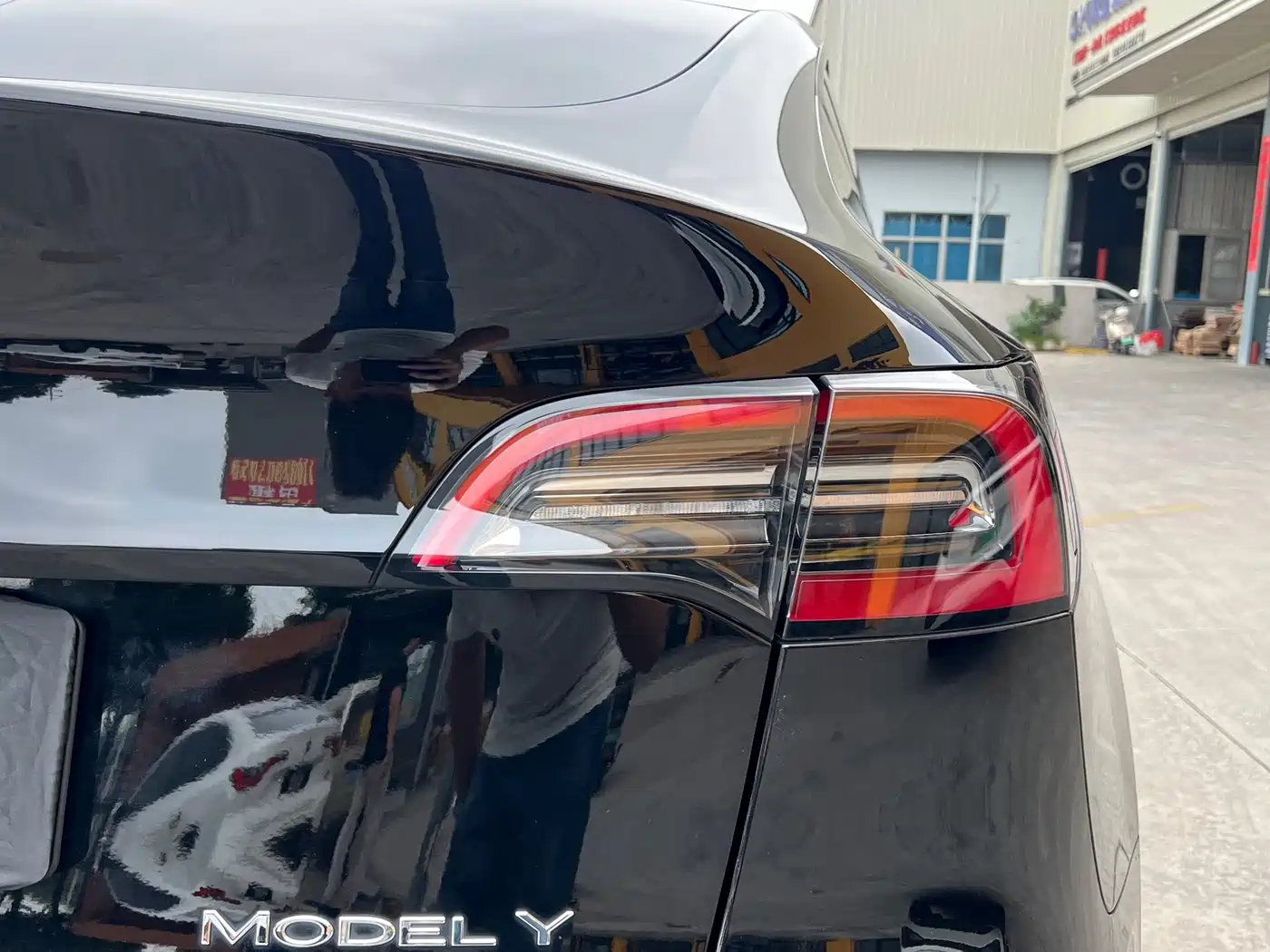 TESLA MODEL Y