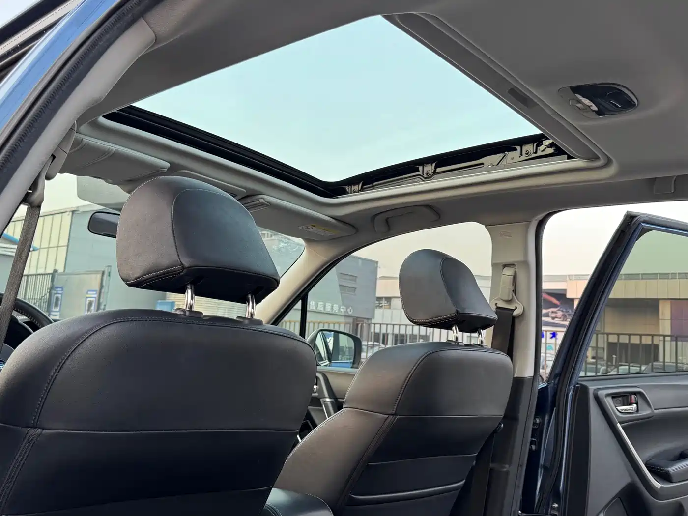 Subaru Forester 2016 2.0i Luxury Navigation Edition фото 18