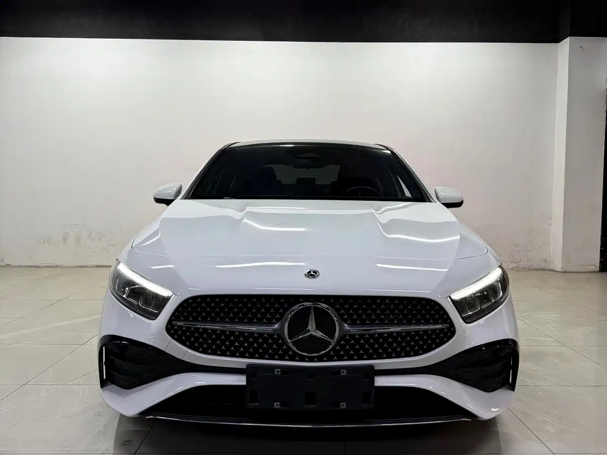 Mercedes-Benz A-Class 2024 Facelift A 180 L фото 2