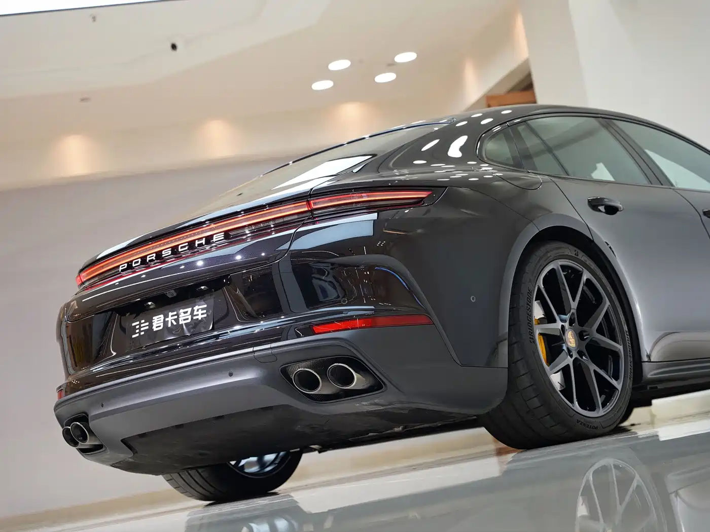 PORSCHE PANAMERA