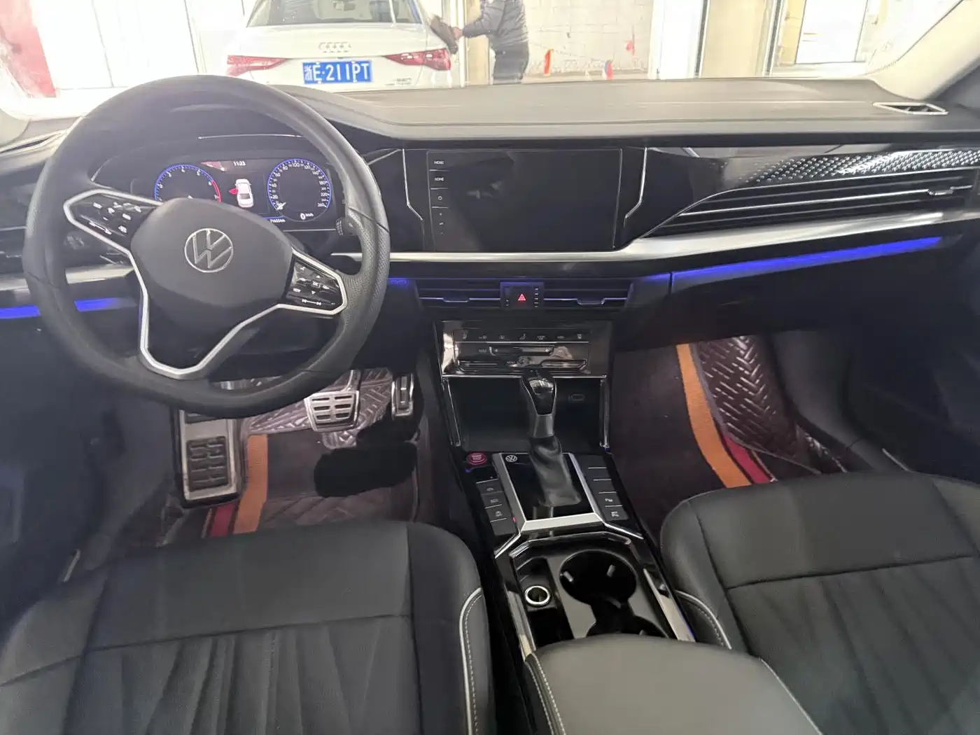 Volkswagen Passat 2023 330TSI Elite Edition фото 13