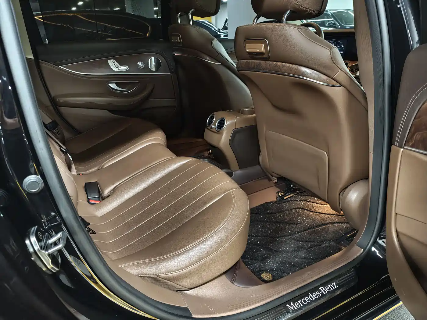 Mercedes-Benz E-Class 2020 E 300 L Luxury Model фото 15
