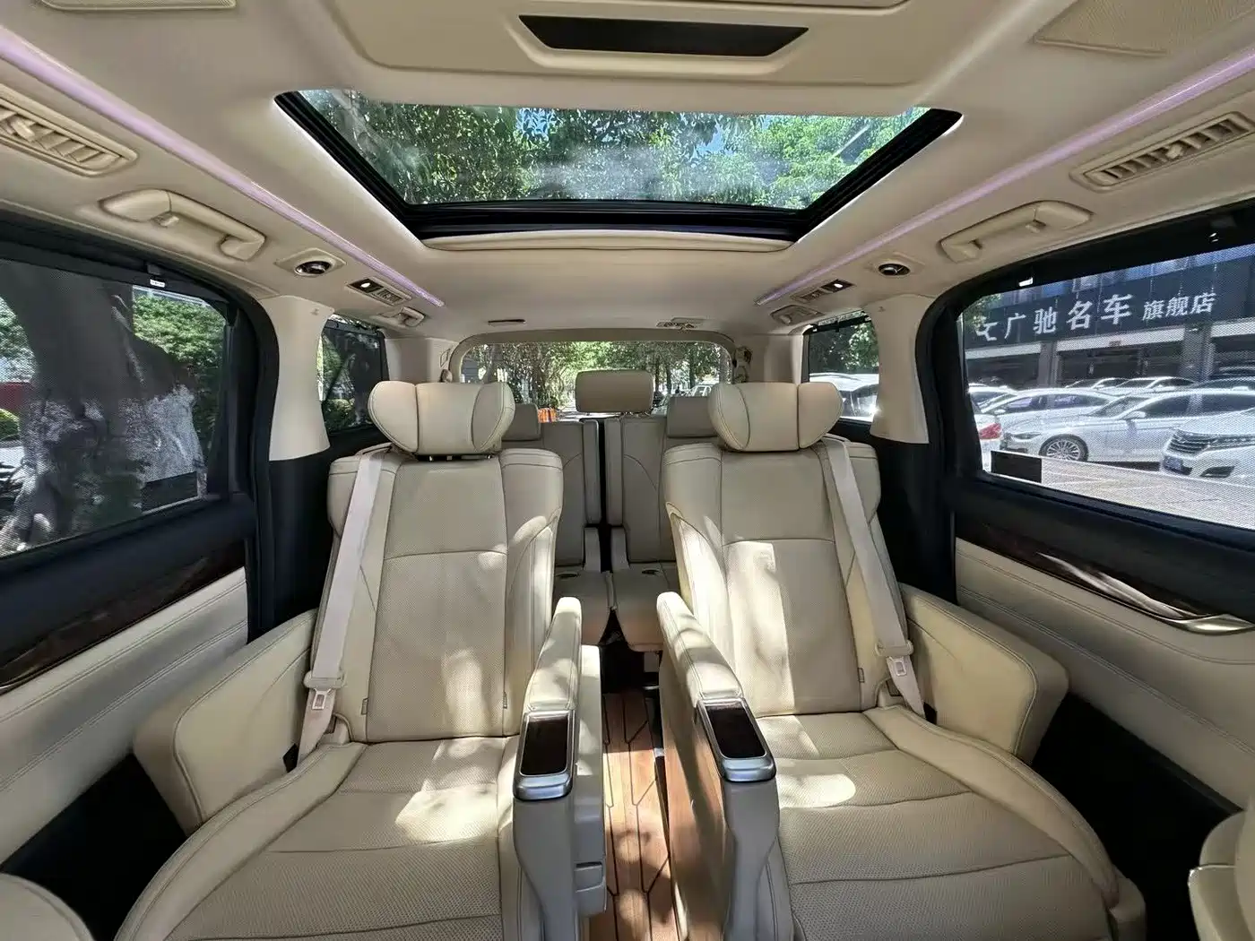 Toyota Alphard 2019 Hybrid 2.5L Luxury фото 7