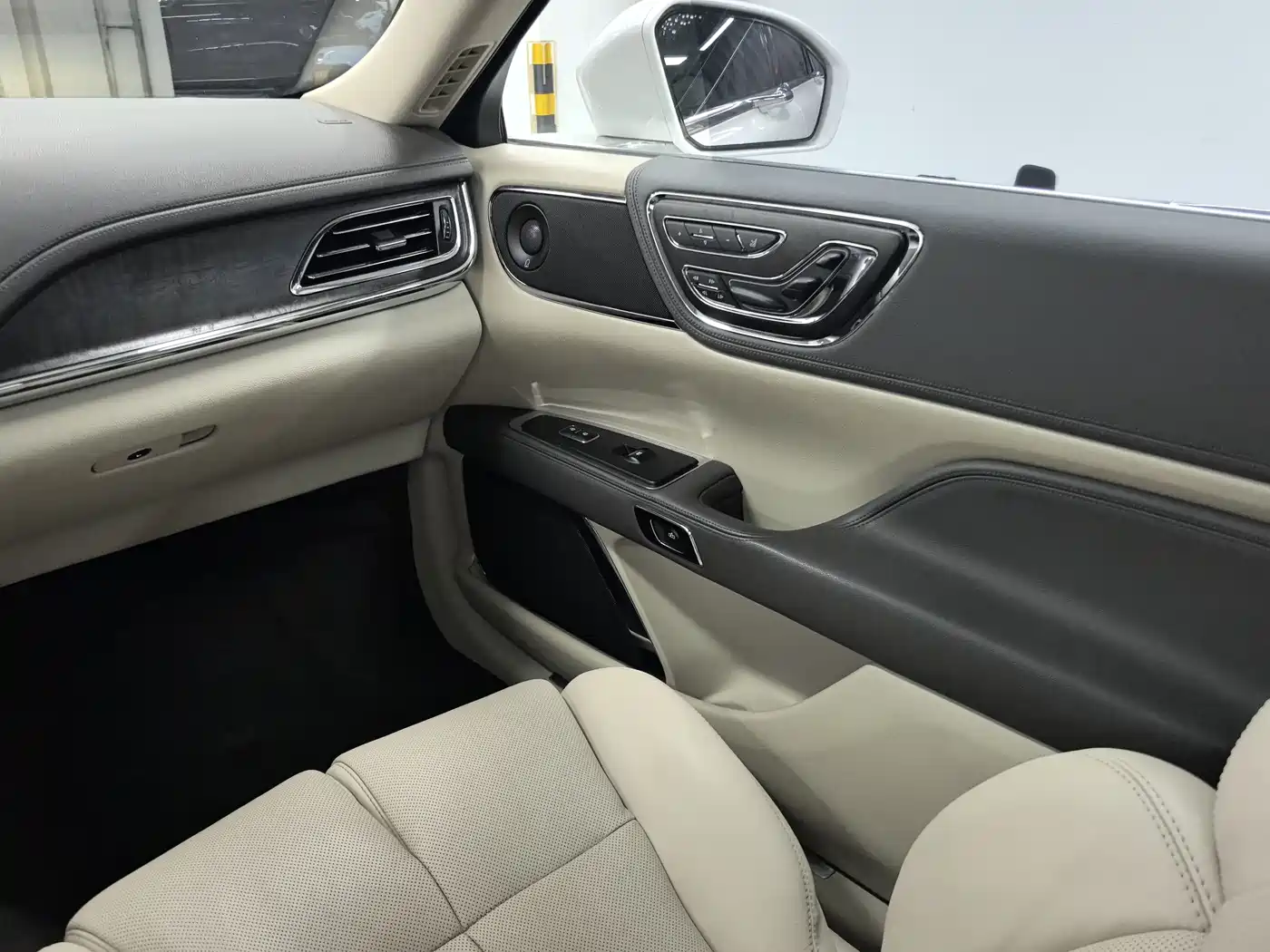 Lincoln Continental 2017 3.0T AWD Prestige Edition фото 11