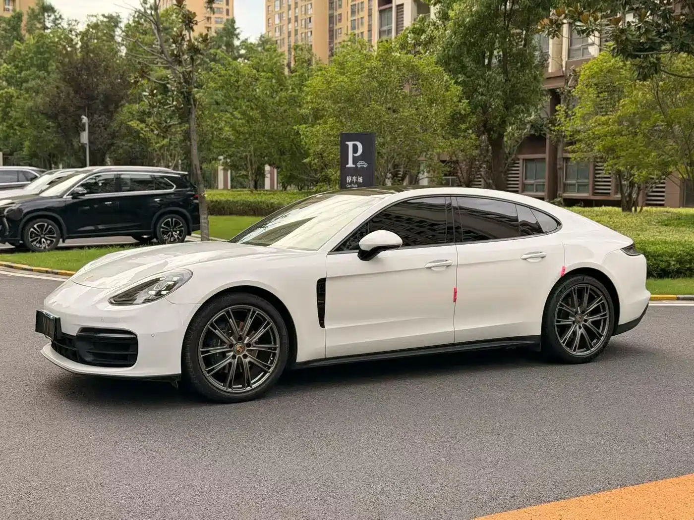 Фото 1 - Porsche Panamera