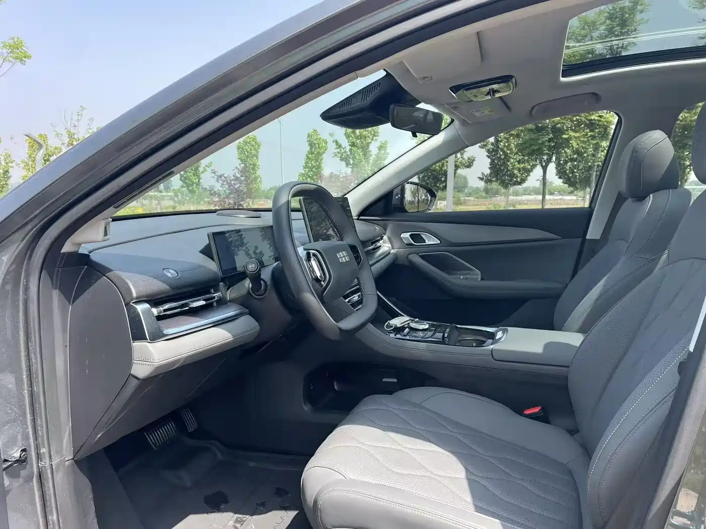 Geely Galaxy Galaxy A7 2025 EM-i 150km Long Voyage Edition фото 4