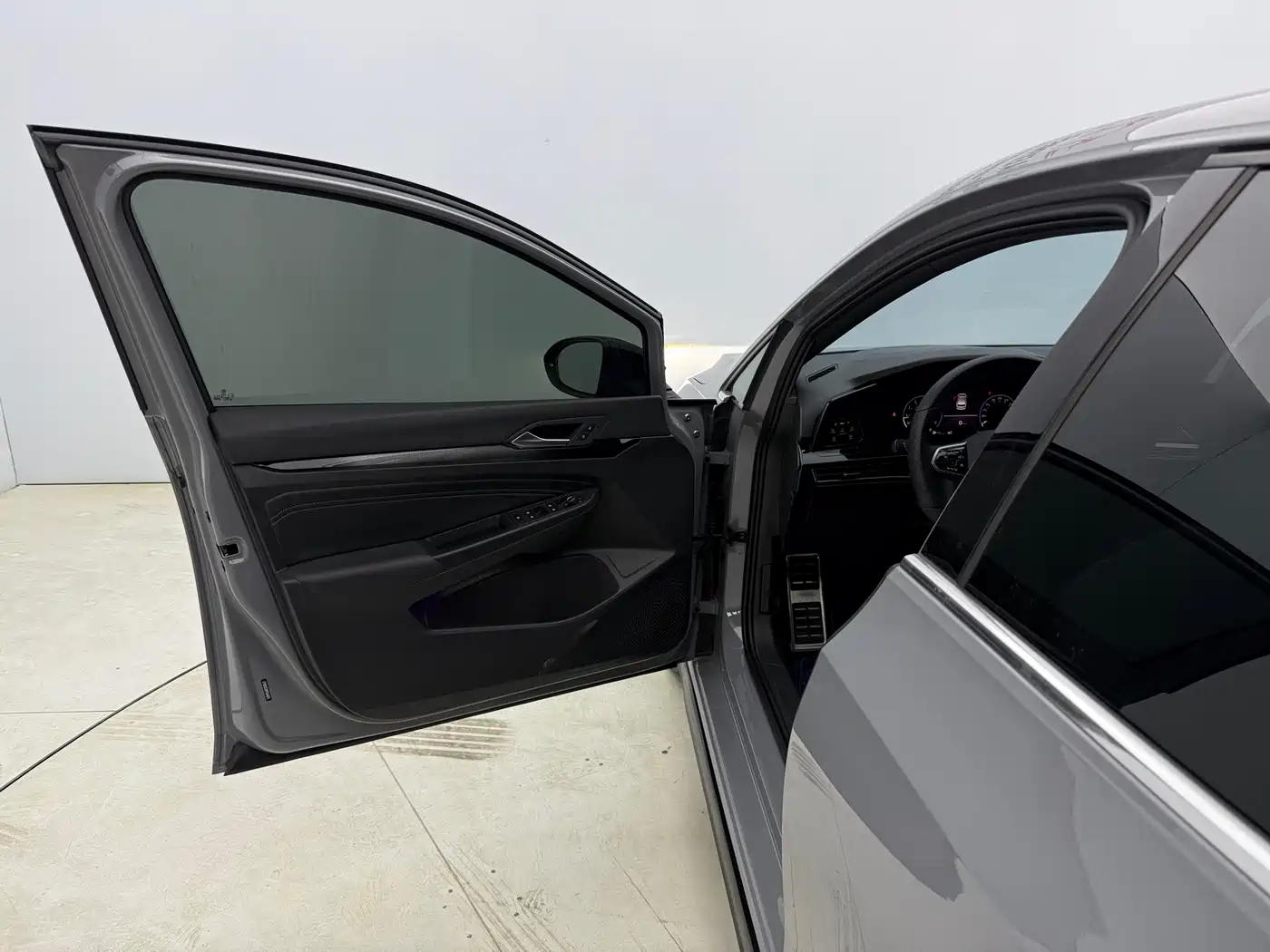 Volkswagen Golf 2023 Facelift 280TSI DSG R-Line фото 21