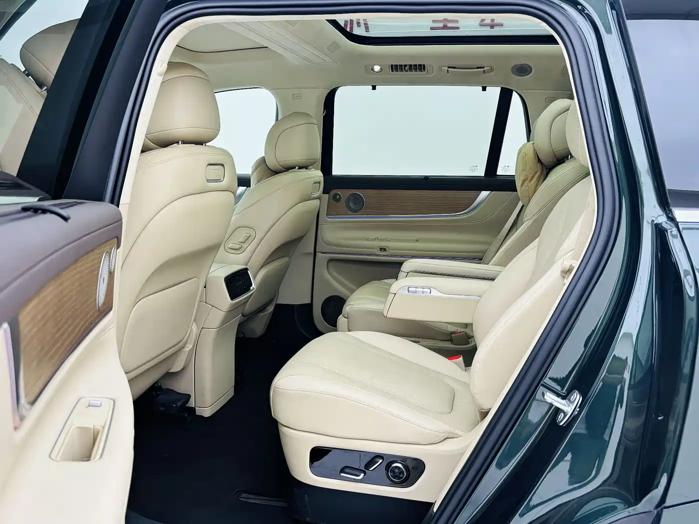 AITO Wenjie AITO M9 2024 Extended Range Ultra 42kWh 6-Seater фото 15