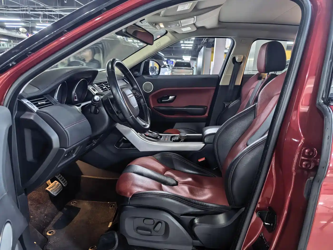 Land Rover Range Rover Evoque 2015 2.0T 5-Door Dynamic Edition фото 4
