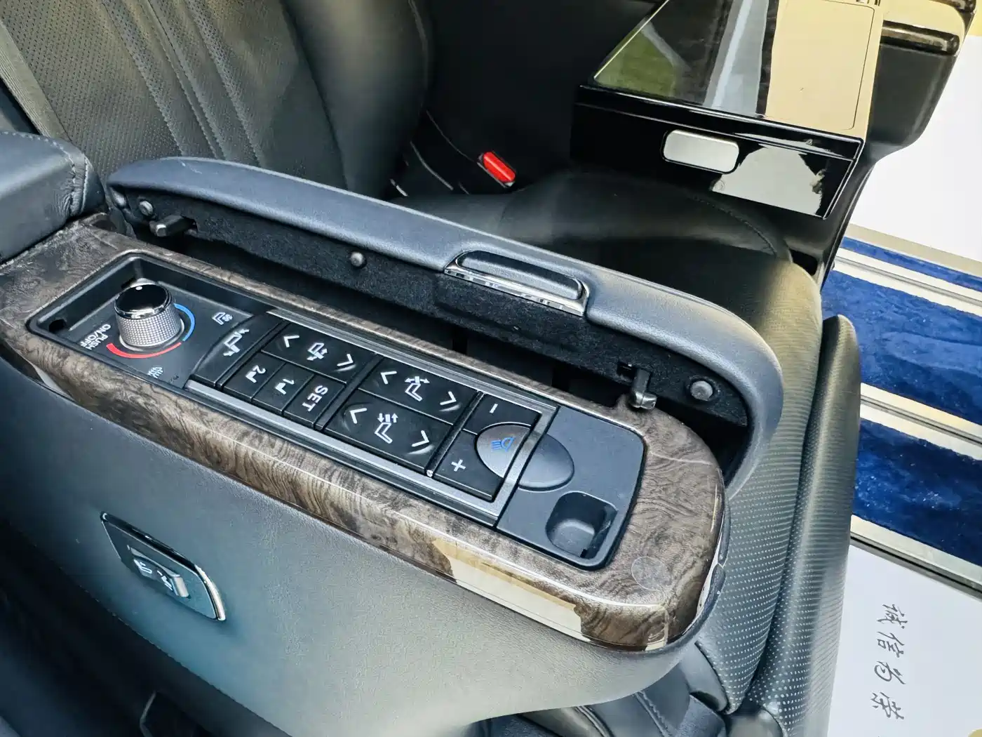 Toyota Alphard 2021 Hybrid 2.5L Premium фото 8