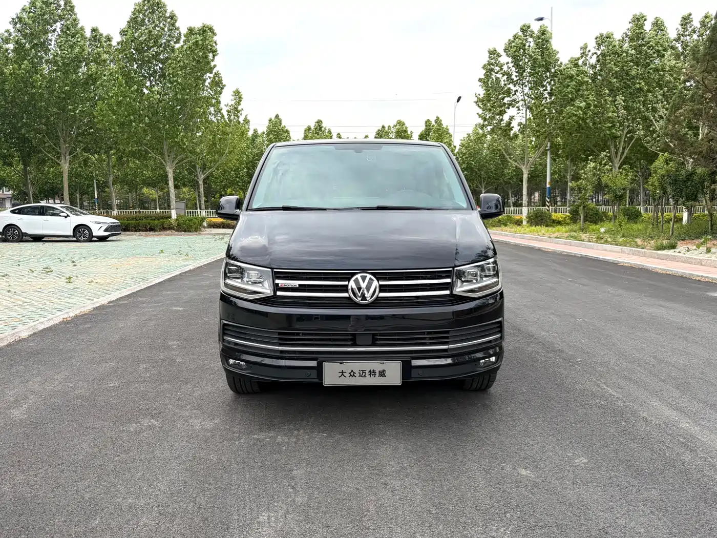 Volkswagen Multivan 2018 2.0TSI 4WD Explorer Edition 7-Seater фото 2