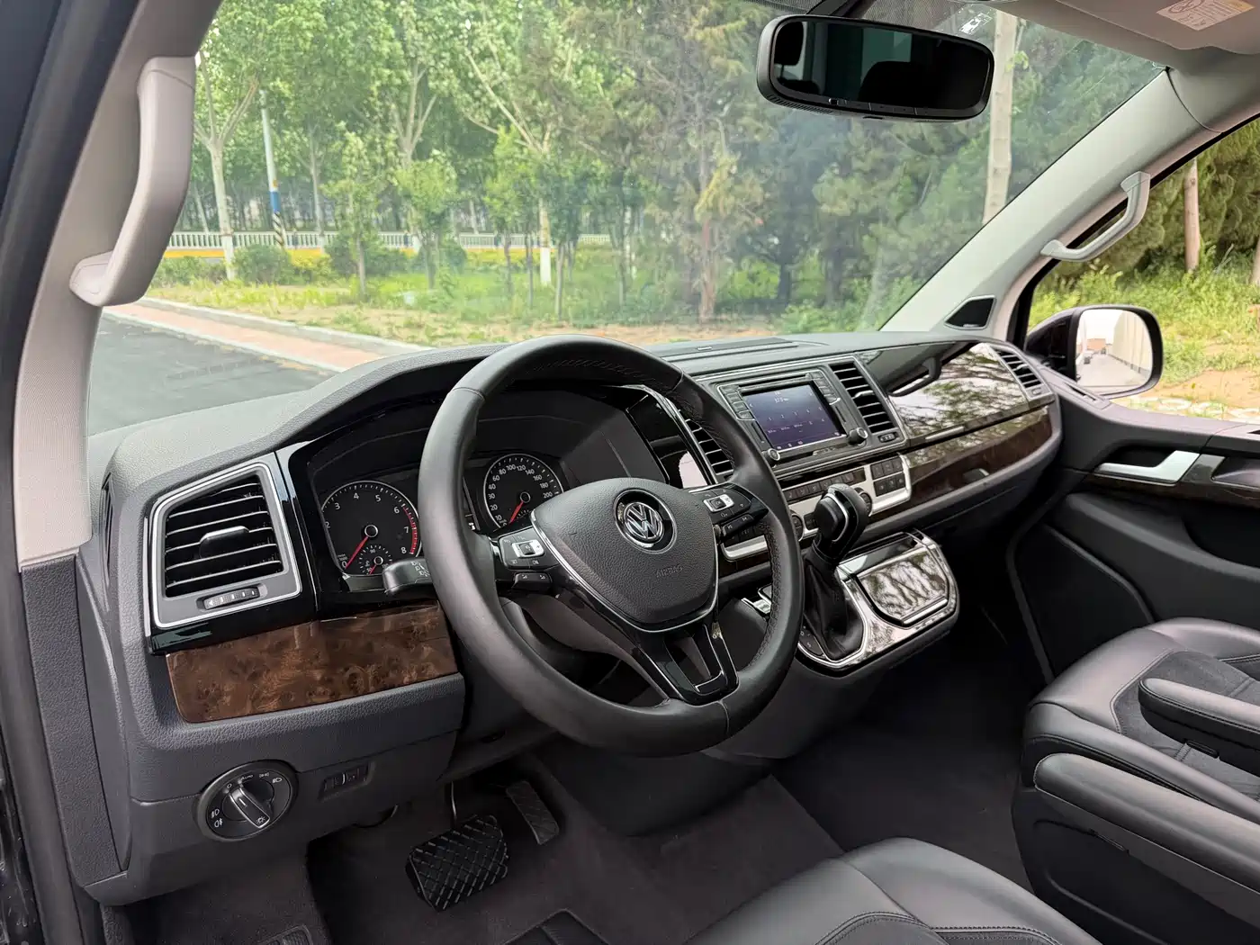 Volkswagen Multivan 2018 2.0TSI 4WD Explorer Edition 7-Seater фото 12