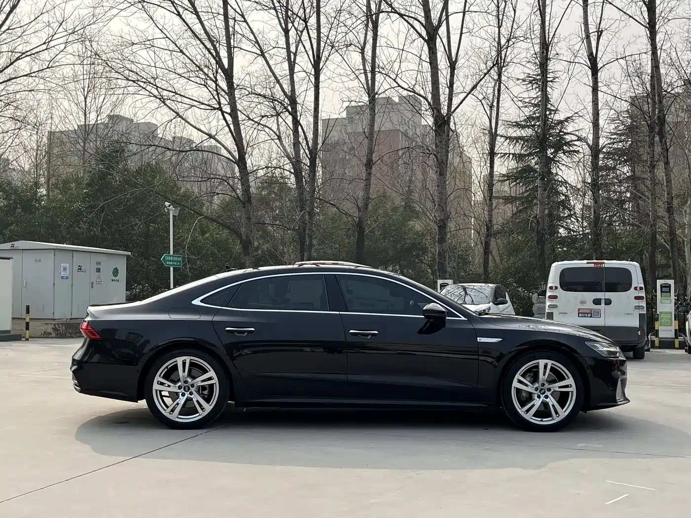 Audi A7L 2024 45TFSI quattro S-line Vision Edition Crystal Package фото 7